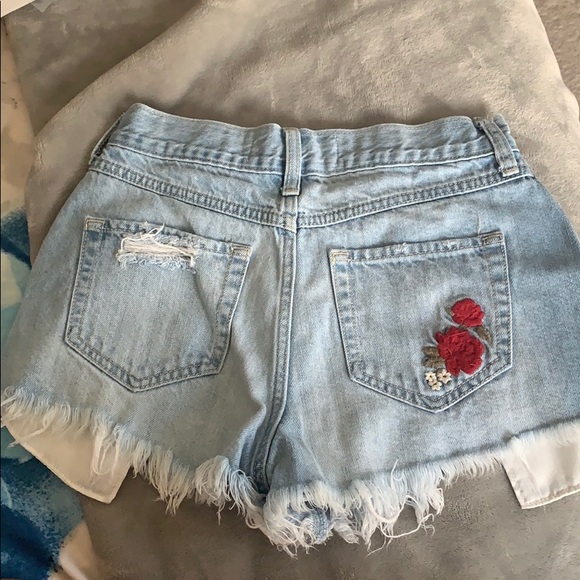 Hollister festival short - Picture 2 of 2